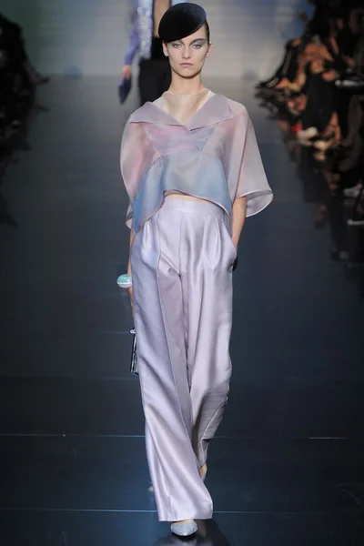 Look 16